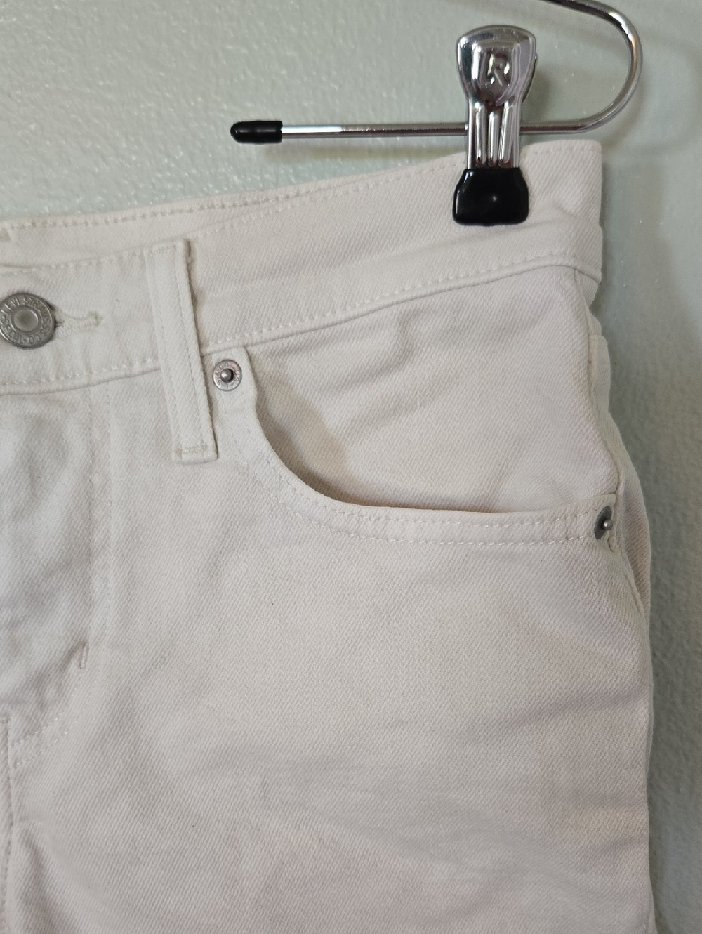 Levi's | Off White Cuffed 4" Denim Shorts Size 27 - Picture 5 of 10